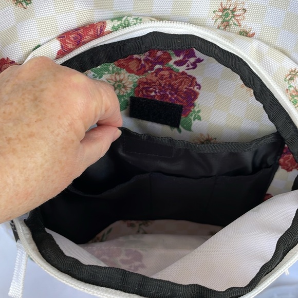 VANS Cream & White Checkerboard Floral Full Size Backpack with Zipper Pockets - Picture 5 of 17